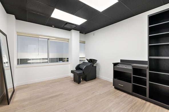 3 MONTHS FREE RENT! CITY OF TROY! SALON SUITES NOW AVAILABLE