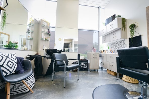 Sola Salon Studios in Peoria, IL – Salon Suite for Rent