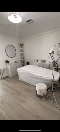 200 sq ft private room for rent in a peaceful midtown salon