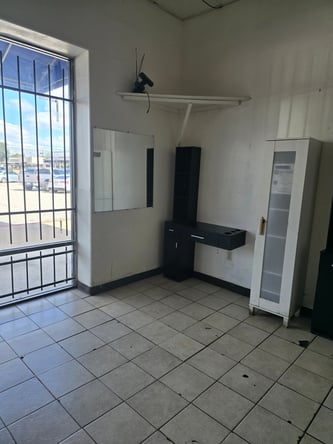 Braiding Space for Lease – Prime Beauty Location