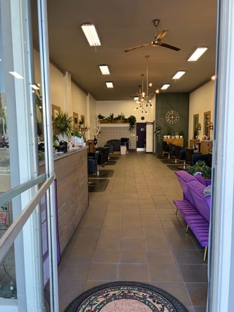 Beautiful Hair/Make Up Station for Rent – Modern Busy Salon, Great Location, Amenities Included