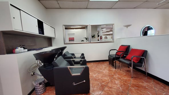 💇 Salon Chair Fullerton–1Chair $175/Weekly, Half Salon(3Chairs+2 ShampooBowls)$325/Weekly