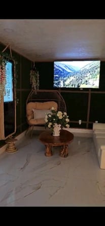 Booth manicure and pedicure