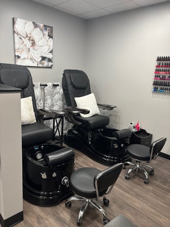 Booth Rental Opportunities in Bedford, NH — First 2 Weeks FREE!