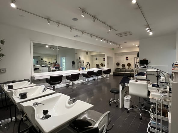 Luxury Salon Chairs for Rent