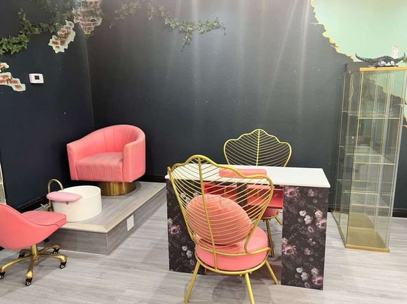 Salon near the strip needs renters stylist/nailtechs