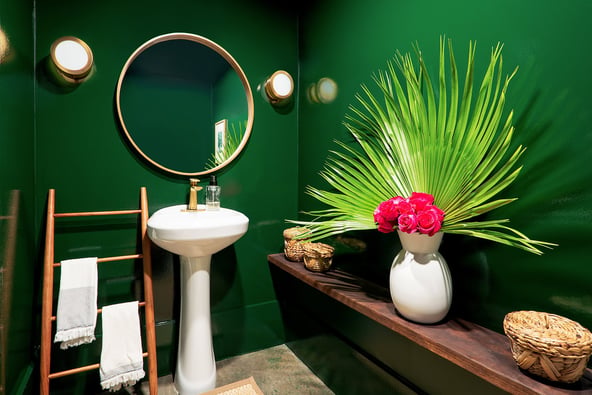 LUXURY BEAUTY BED RENTALS – FOR PMU / LASH / TATTOO ARTISTS