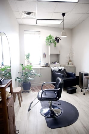 Spacious, Customizable Private Salon Suite in Cypress, TX – Great Natural Light
