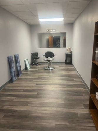 Beautiful Salon Suites Available – Southfield