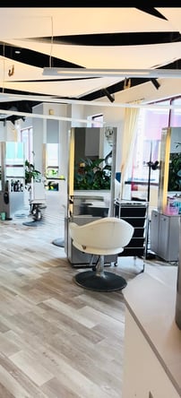 Luxurious Salon Booth Rentals