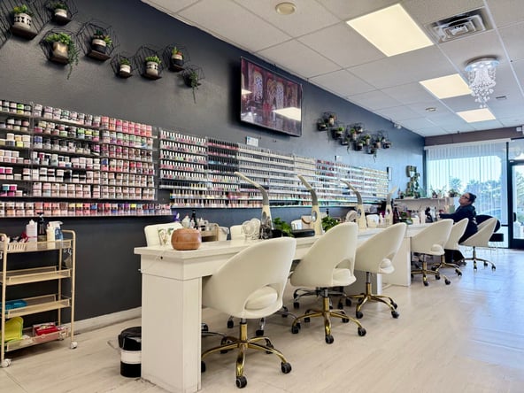 Salon Suite Rental – Nail Station For Rent Daily pay