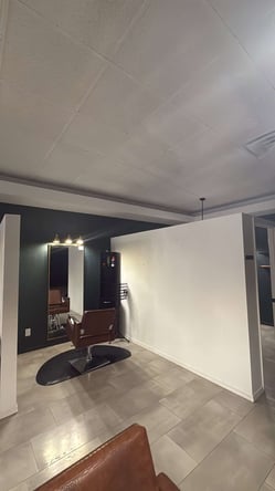 MOVE IN- READY SUITE AND BOOTHS TO RENT IN DALLAS, TX!