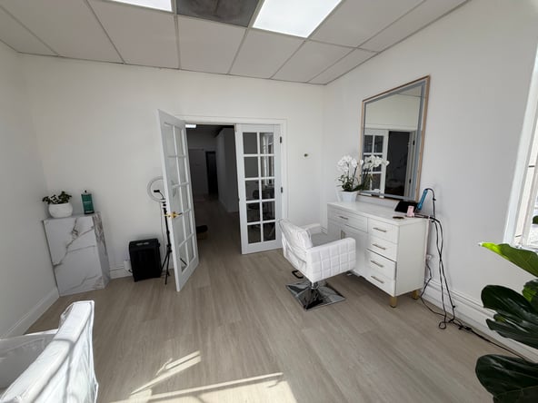 Beverly Hills Luxury Salon Chair Rental for Established Stylists (Part-Time)