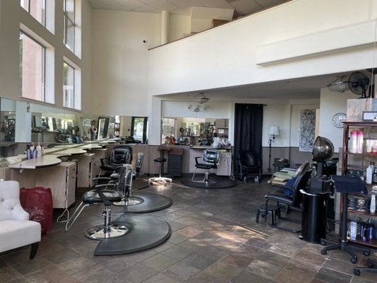 Larry Wells Salon – Luxury Salon Chair Rentals Available in Mountain View, California