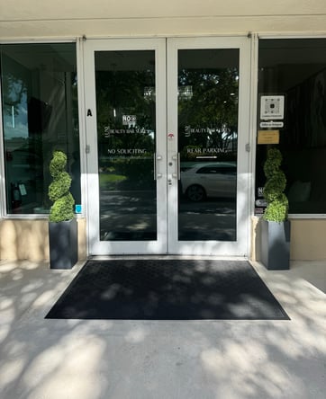 Luxe Beauty Bar Suites/ Luxury Salon Suites Rental WPB