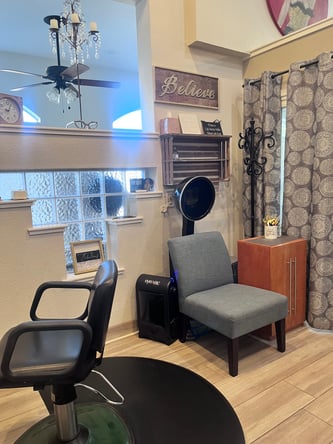 Large 12×11 Salon Suite in Historic Folsom – Window & Parking!