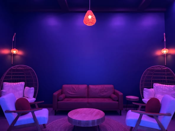 2 WEEKS FREE + All-Inclusive Booth Rental in Granada Hills — $265/Week