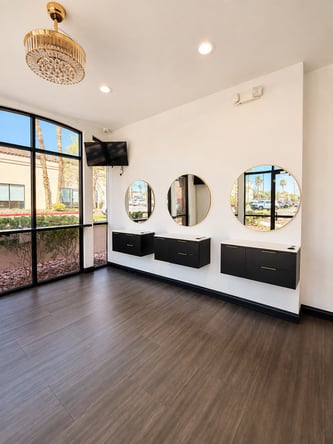 Luxury Salon Suite – Ready To Move In!
