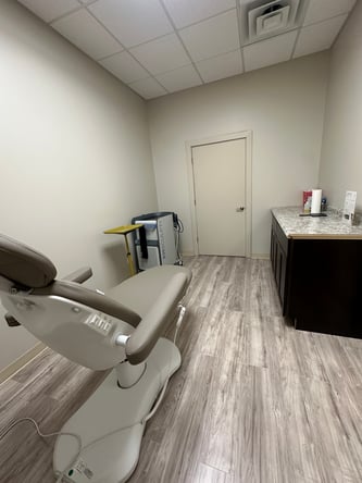 salon/medspa rooms for rent