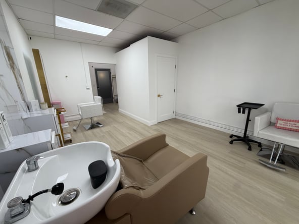 Beverly Hills Luxury Salon Chair Rental for Established Stylists (Part-Time)