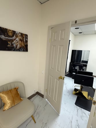 Private hair salon suites for rent