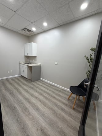 Beautiful spacious Booth available for rent near Lewis center and Worthington.