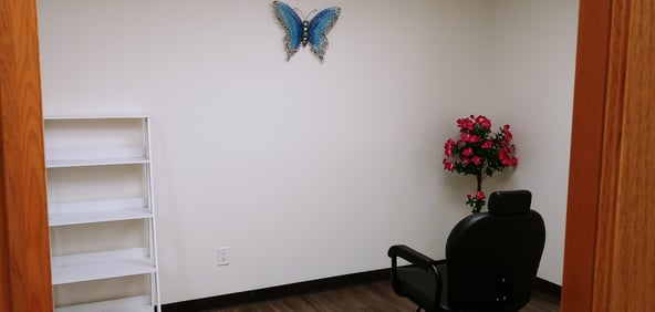 Centennial Salon Suite – $173.75 per week (Centennial)