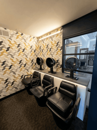 Upscale Scottsdale Salon | 3 Chair Rental | 2 Weeks Free | Prime Location