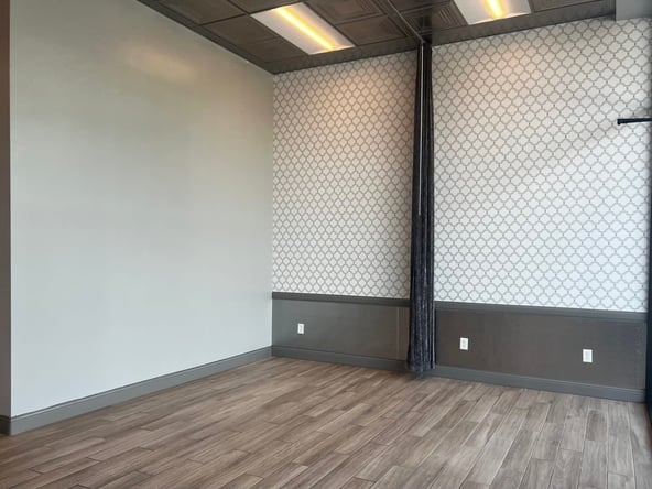 Beauty Professionals Wanted: Rent Your Space at Savvy Beauty!