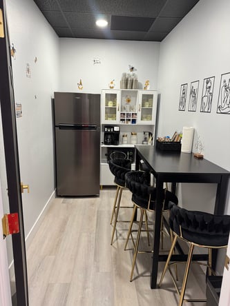 Honeycomb Salon Suites & Chairs for Hair, Barbers, Massage, & More in Glendale, AZ