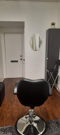Private Salon Suite * Best in Inglewood