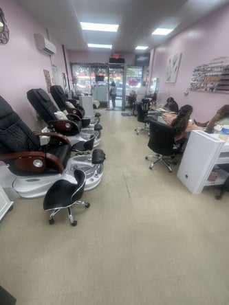 Rooms/ booths for rent