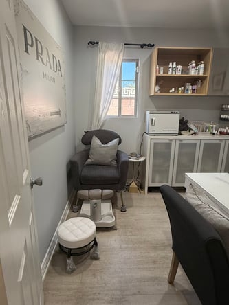 Charming Treatment Room For Rent In Valley Village