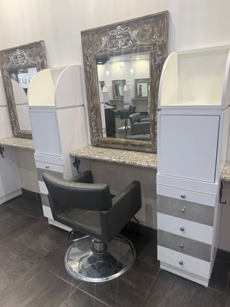 Beautiful Salon chair rental in Santan Village Mall – $250/wk