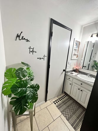 Urban Escape Salon & Spa Booth Rent