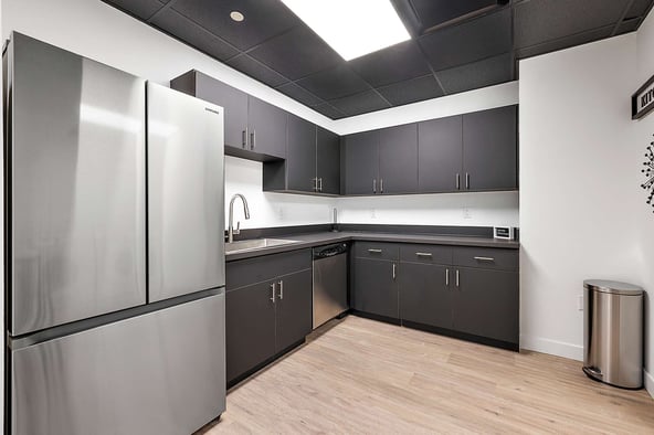 3 MONTHS FREE RENT! CITY OF TROY! SALON SUITES NOW AVAILABLE