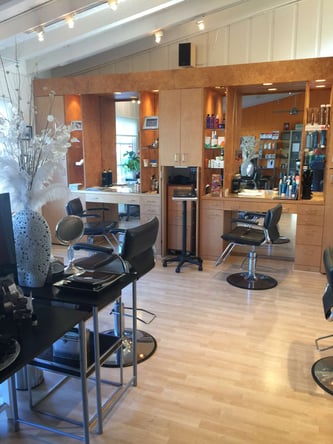 STATION FOR RENT IN LAGUNA BEACH SALON
