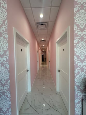 Salon Suites in PRIME East Orlando Location for Rent!