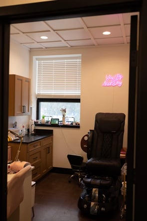 Salon Studio for Rent — High-End Finishes & Flexible Setup — Tour Today!