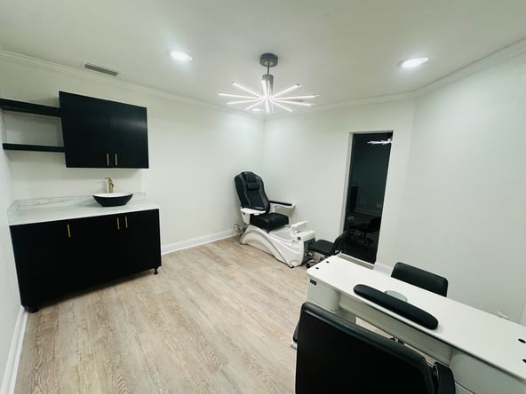 The Retreat Salon + Spa Suites Tinseltown Location