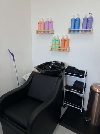 Heavenly Salon Suite station available!!