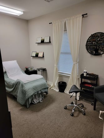 150 sf Treatment room for rent!