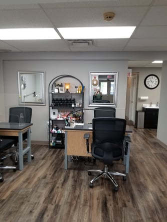 Hair and Nail stations Dupage area for rent reasonable price join the fun today.
