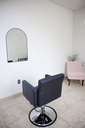 Spacious, Customizable Private Salon Suite in Cypress, TX – Great Natural Light