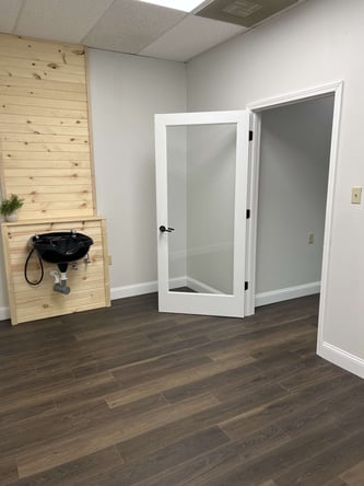 5th Street Beauty Bar Salon Suites Now Available