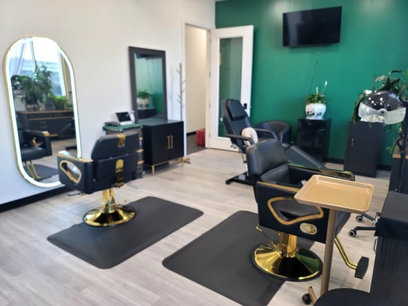 ✂️ PRIME SUITE SPOT! LICENSED STYLIST WANTED FOR SHARED SPACE