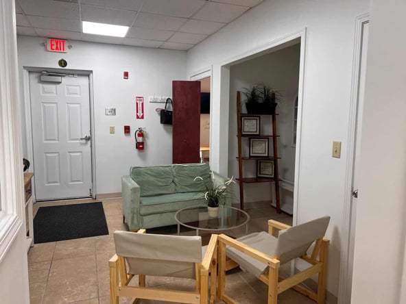 Salon Suite Inside Medical Clinic – Clients + Referrals (Crest Hill)