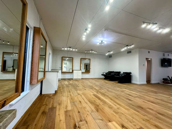 salon stations from ±64 to 128 square feet