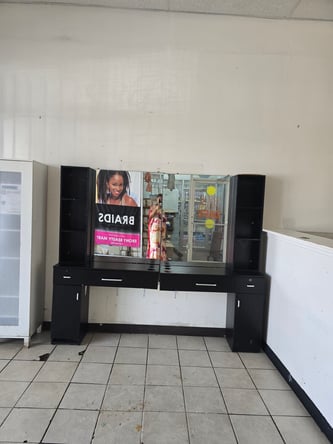 Braiding Space for Lease – Prime Beauty Location