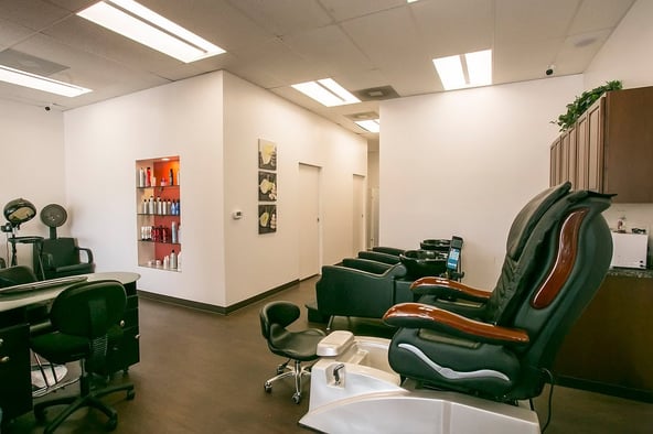 Glitz Beauty Salon | Luxury Beauty Suites & Booth Rentals